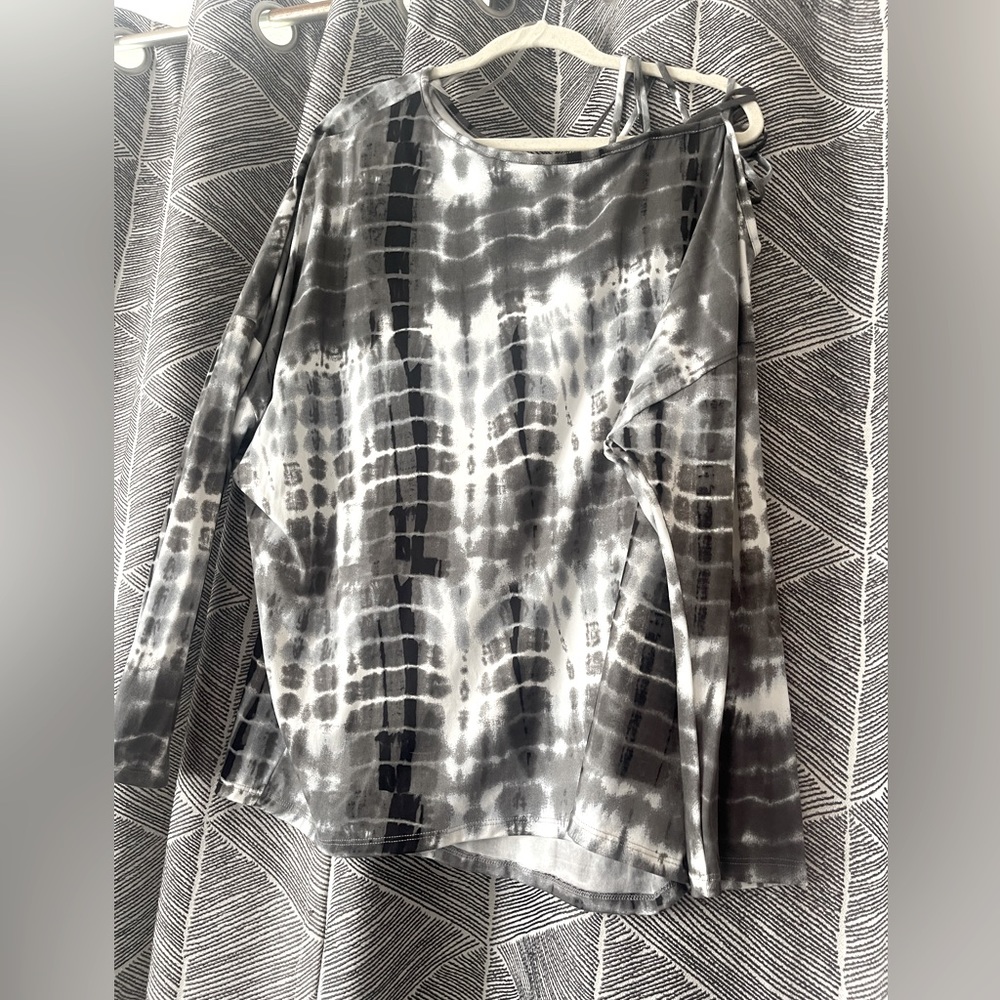 Tie dyed blouse with one shoulder detail. Size 2x